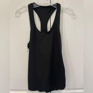 Lux performance tank from Vuori